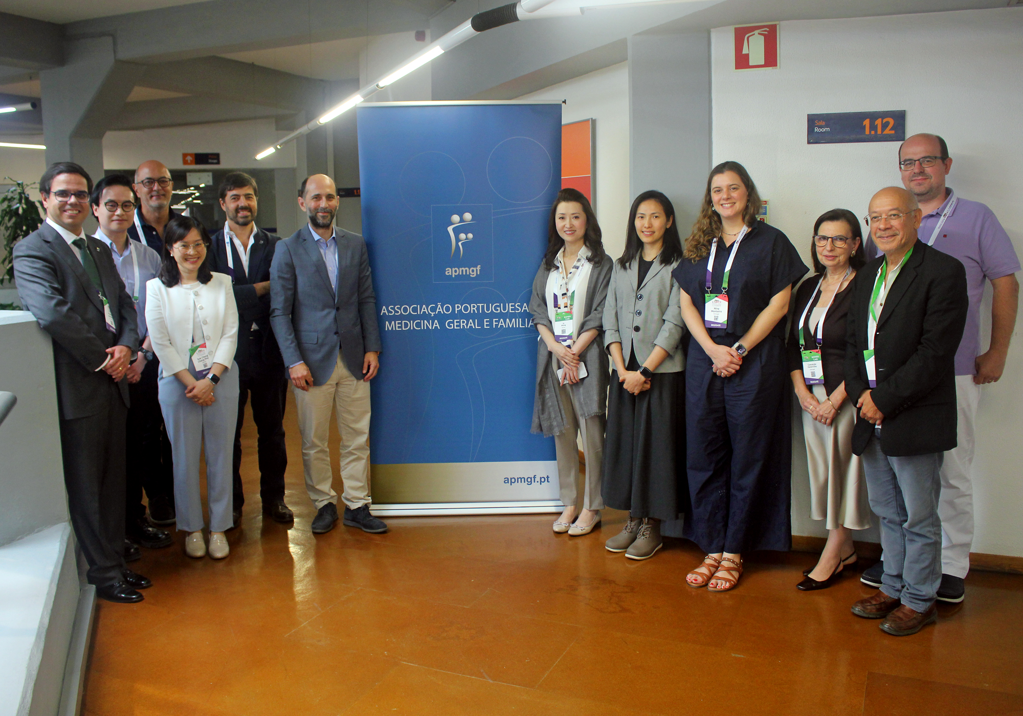 Representantes da Direção Nacional da APMGF com colegas de Macau